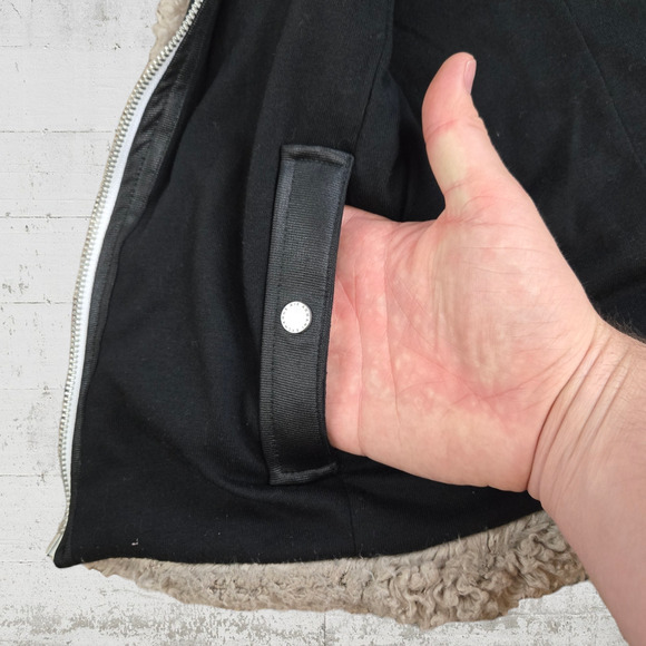 Armani Exchange Tan Black Sherpa Faux Fur Reversible Full Zip Vest Size Medium - Picture 6 of 9